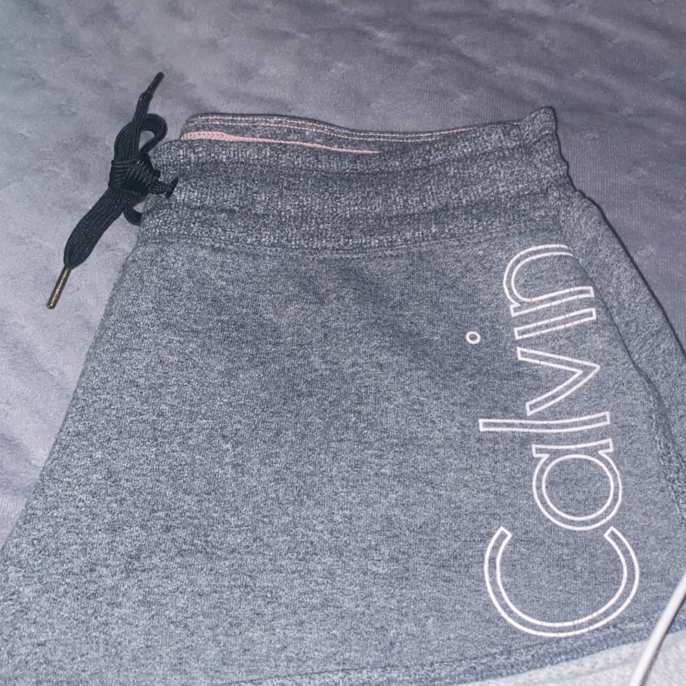 Calvin Klein - Picture 6 of 9